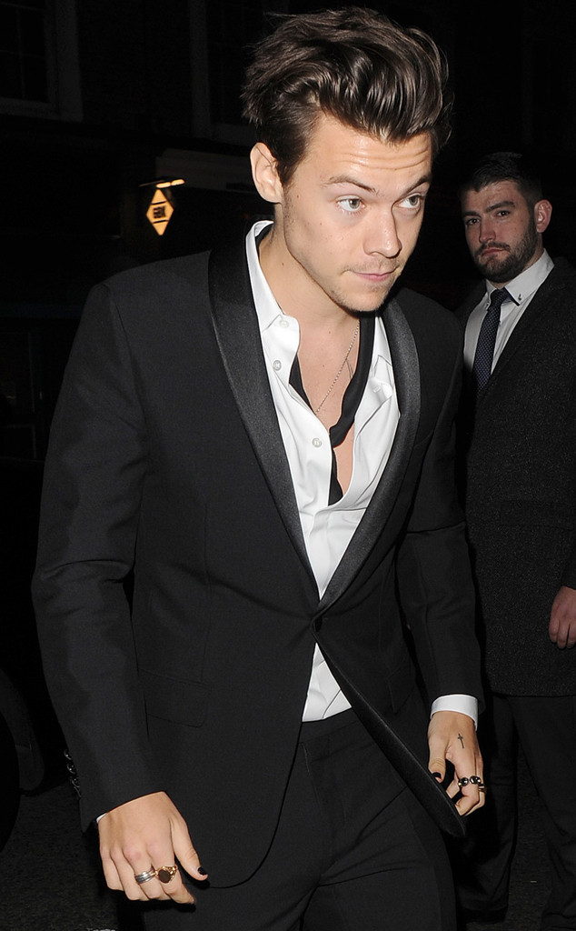 Harry Styles Painted His Nails And The Internet Went Wild E Online